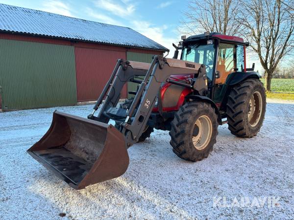 Traktor Valtra A75 med frontlastare och redskap