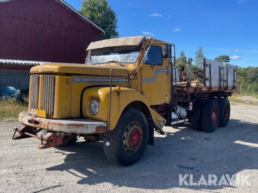 Veteranlastbil Scania 111 tippbil (trevägstipp)