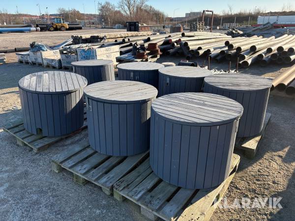 Brädklädda betongrör 7 st med lock