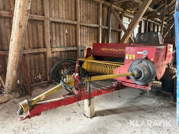 Balpress New Holland 575 med kastare