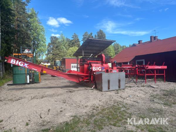 Vedmaskin Hakki Pilke Modell Big X 47 med Vedbord Hakki Pilke Feed 472