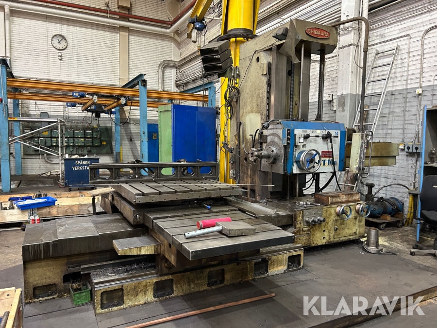 A-borrverk Shibaura BR-10B med ca 15 pallar utrustning