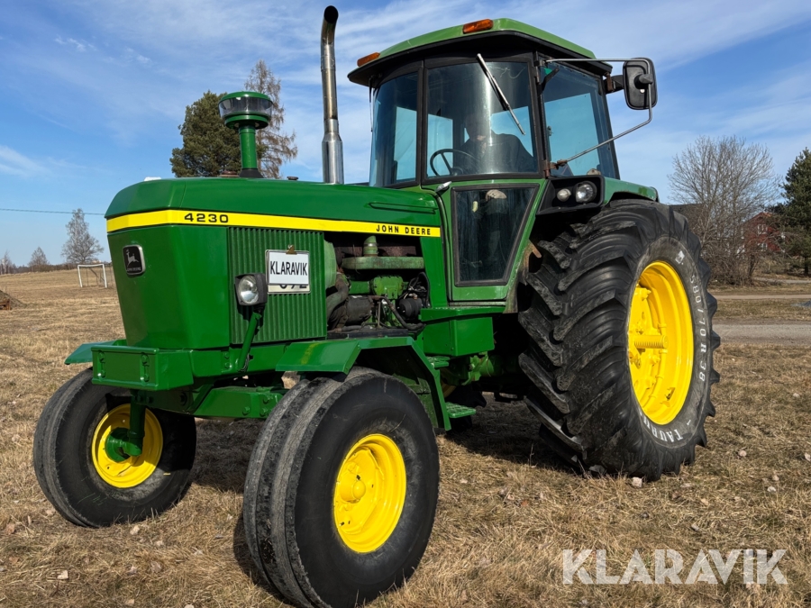 Veterantraktor John Deere 4230