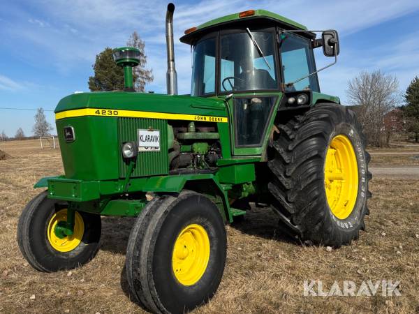 Veterantraktor John Deere 4230