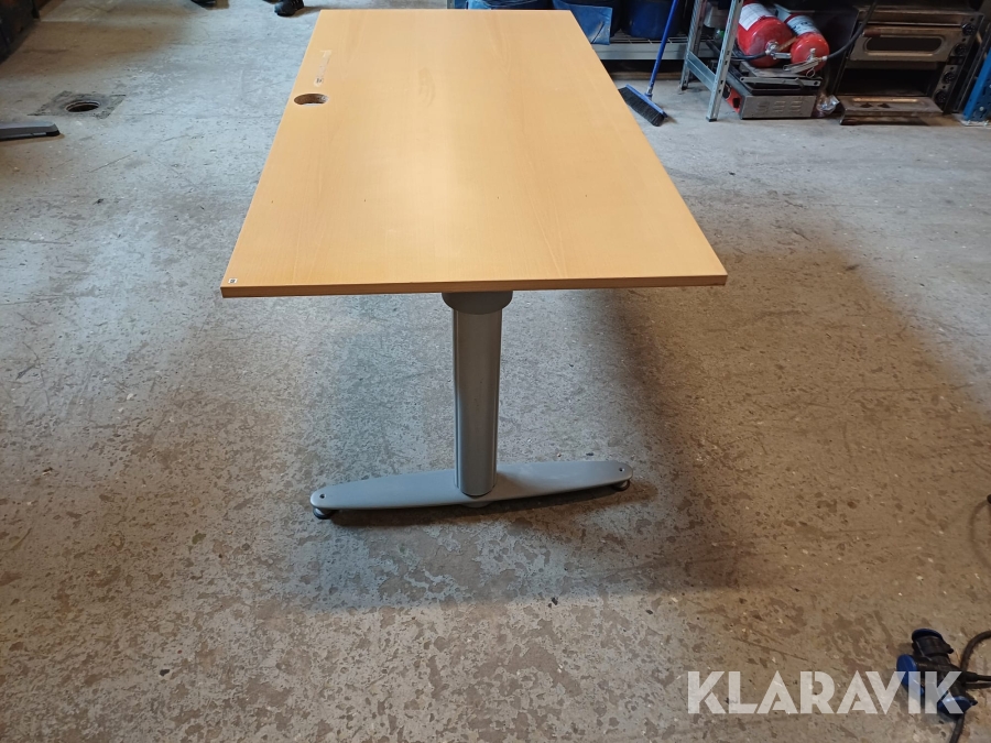 Höj- och sänkbart skrivbord