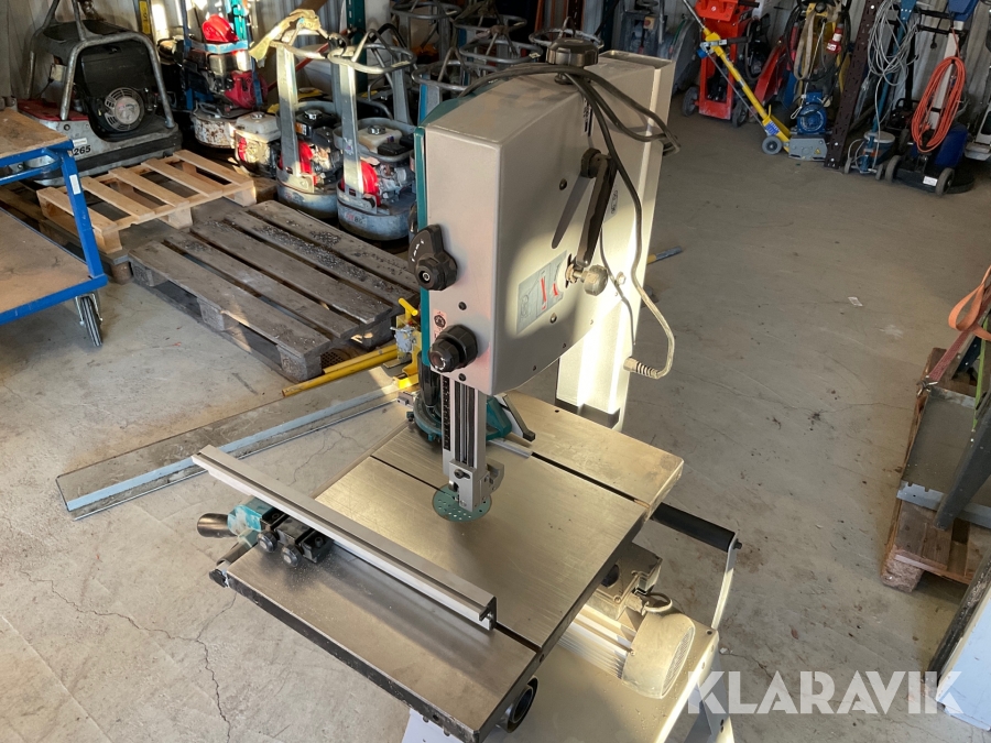 Klaravik Auktioner | Bandsåg Makita LB1200F