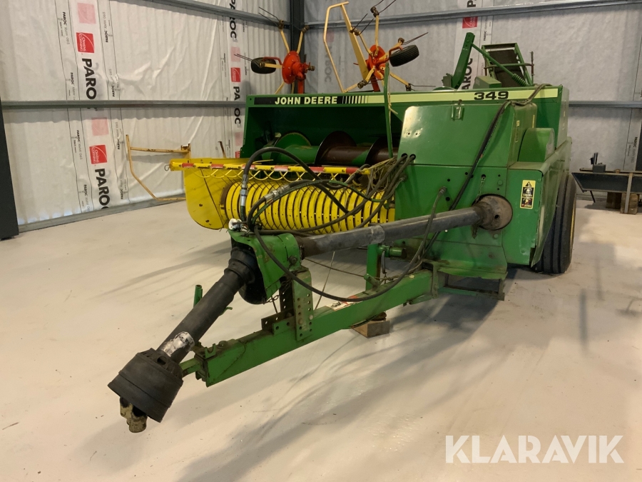 Hårdpress John Deere 349 med balkastare