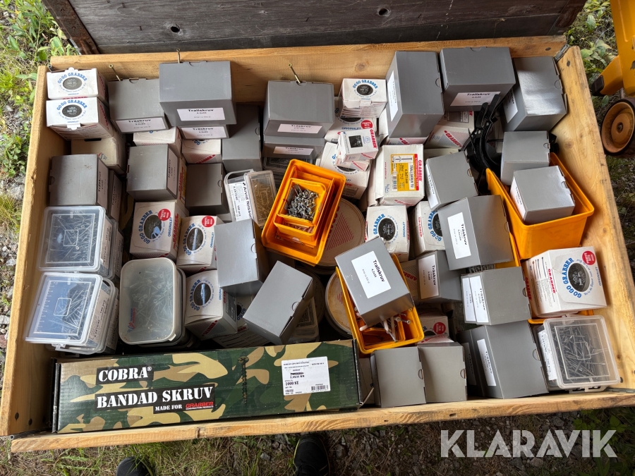 Blandad träskruv, trallskruv, bandad skruv m.m.