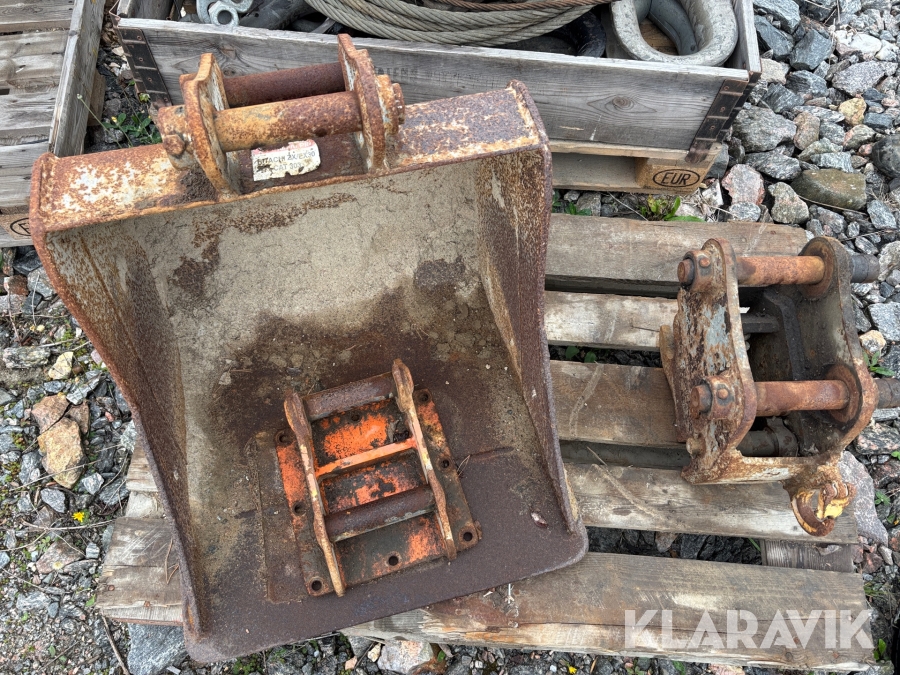 Grävskopa med extra fäste samt ett snabbfäste