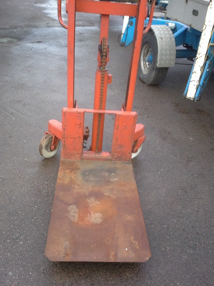 Höglyftande handtruck