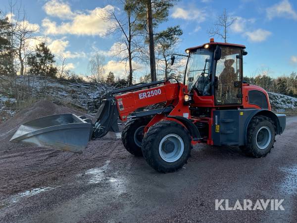 Hjullastare Everun ER2500 med teleskop, skopa och gafflar