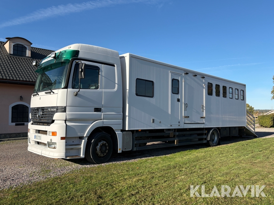 Hästlastbil Mercedes-Benz 1840LL 8-hästars skåp från EHC