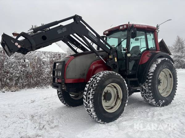 Traktor Valtra M130 med lastare och turbinkoppling