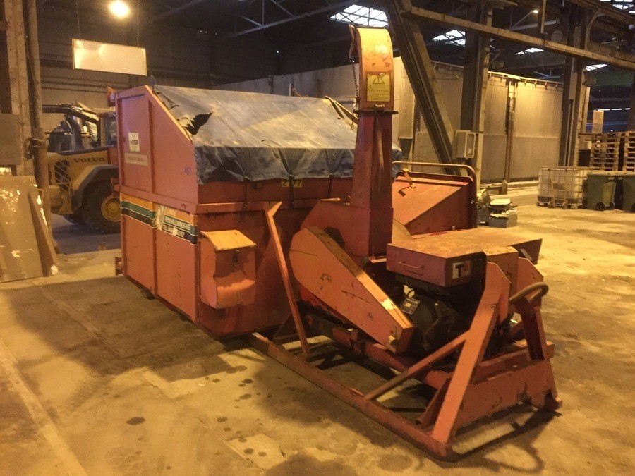 Flis med ca 4m3 Container