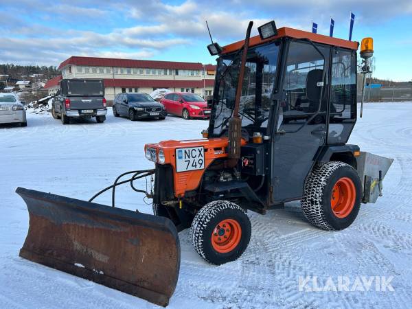 Traktor Kubota B7100