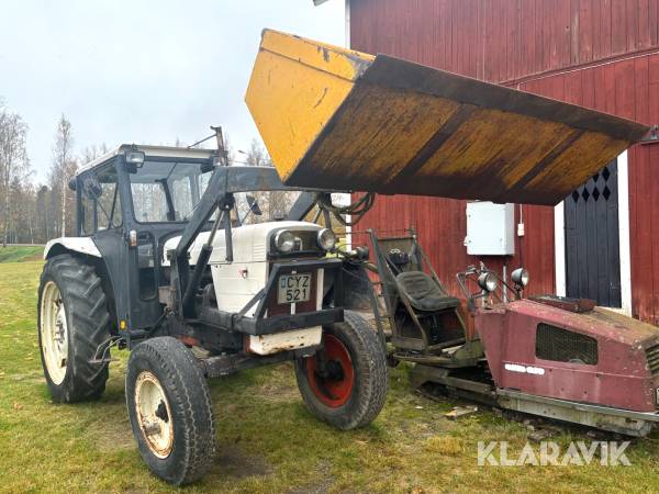 Traktor David Brown 1200 med frontlastare och snöskopa