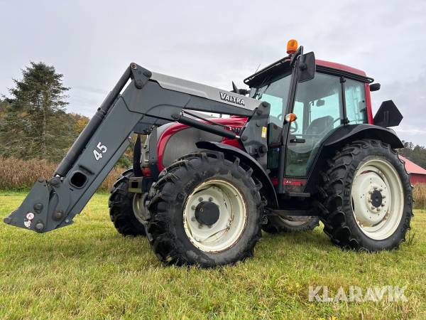 Traktor Valtra A85 med lastare