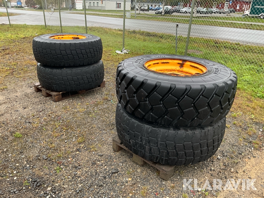 Entreprenaddäck med fälg 4 st