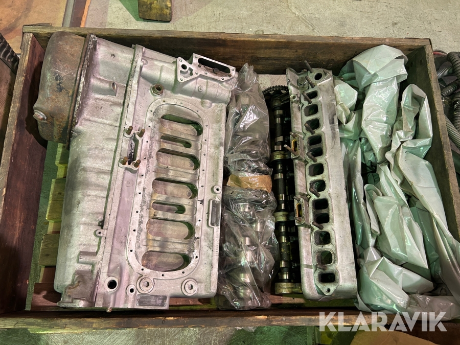 Motor Mercedes-Benz M189 i delar