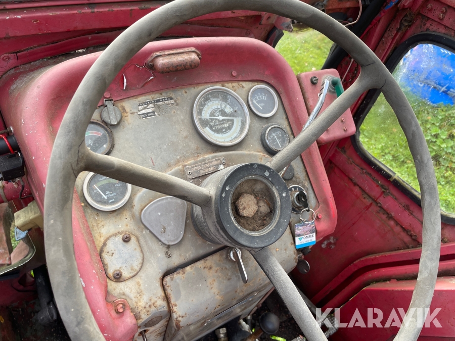 Traktor Massey Ferguson 165S med lastare