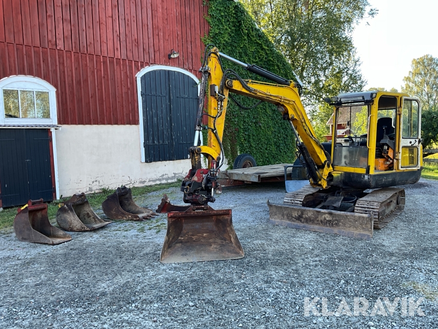 Grävmaskin Hanix H45A inklusive släp och redskap