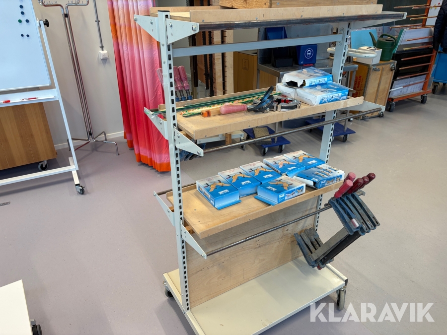 Tvingar med tillbehör & frässtål med hyllställning