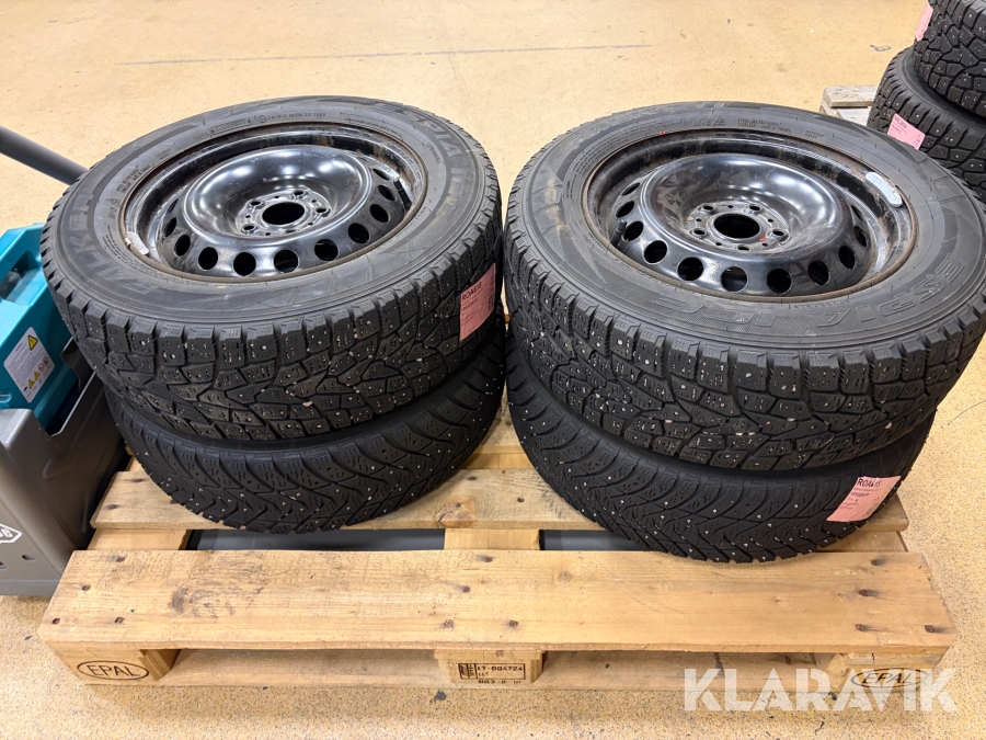 Vinterdäck med fälg 4 st Falken 195/65R15 (Dubb)