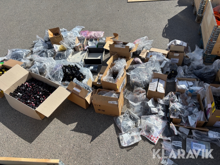 Pall med diverse 12-24v kontakter