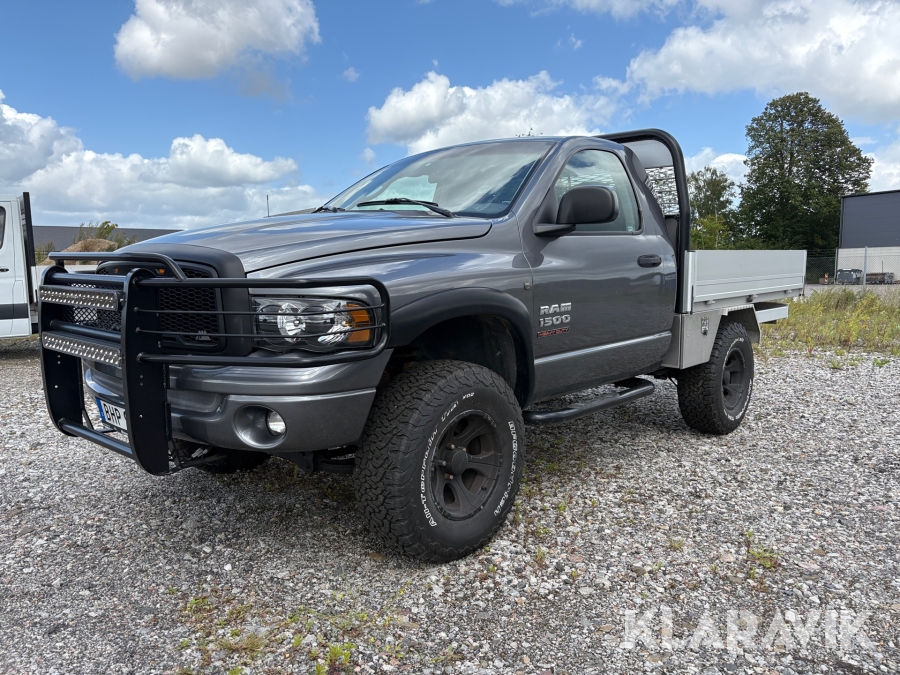 Pickup Dodge Ram 1500 med flak
