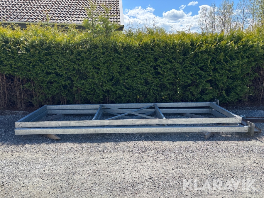 Reklamskylthållare i galvad stål 1,7 x 1,7 x 5,07 m