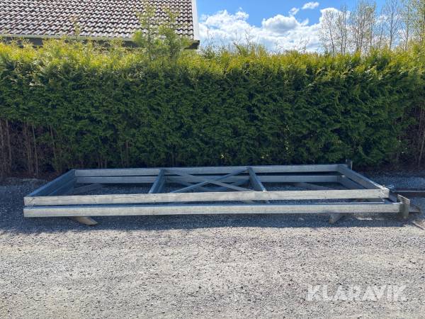Reklamskylthållare i galvad stål 1,7 x 1,7 x 5,07 m