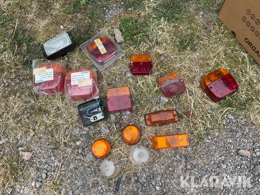 Diverse olika bakljus till släpkärra