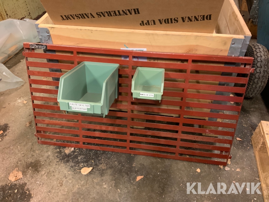 Vägghållare med plocklådor