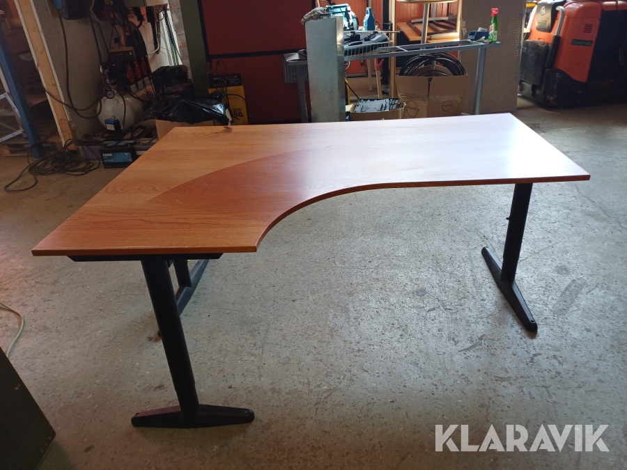Höj- och sänkbart hörnskrivbord