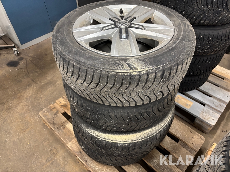 Vinterdäck på aluminiumfälgar Kumho 215/60-17 4st