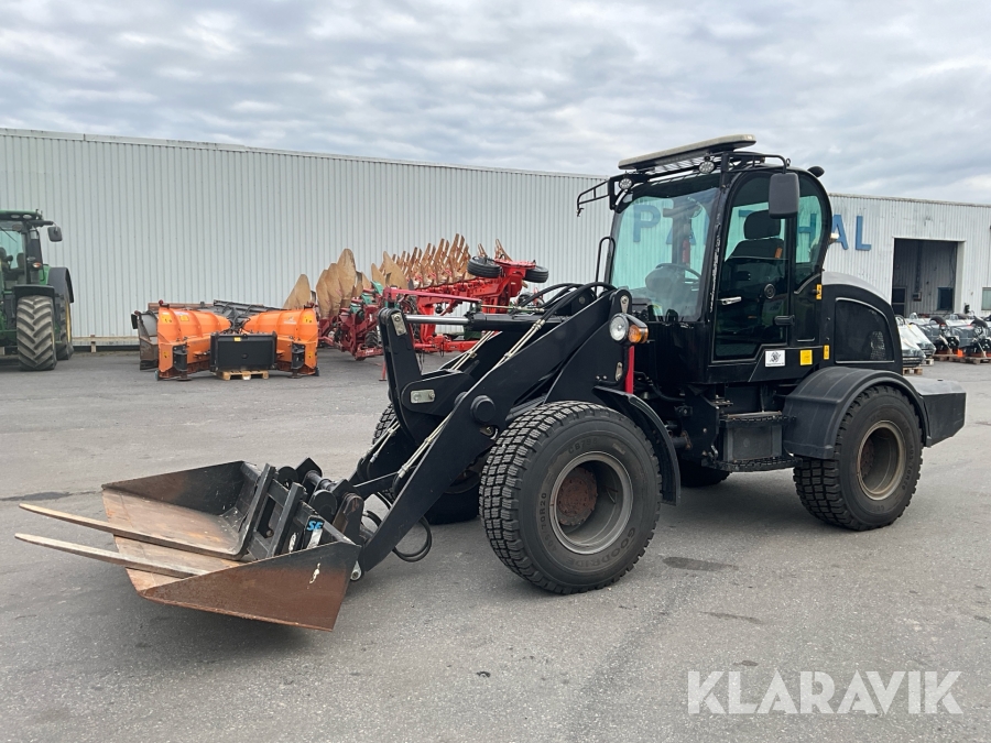 Hjullastare D-machine 2550 med skopa och gafflar