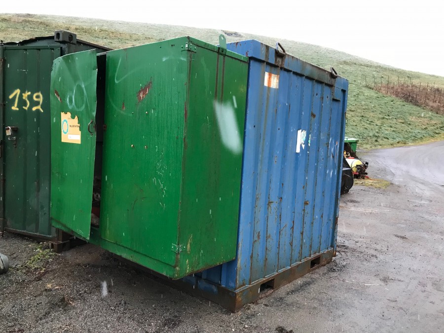 Klaravik Auktioner Container med extraskåp