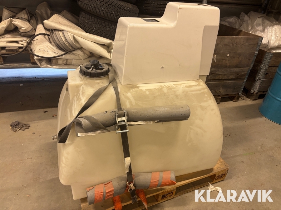 Vattentank med tillhörande pump Grundfos