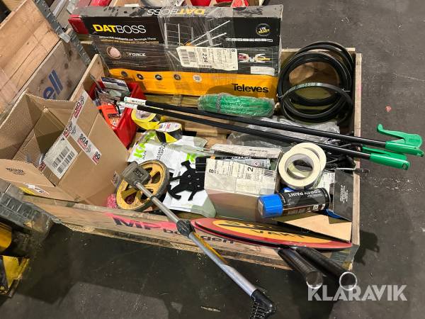 Hole in one, remmar, sprayfärg, tejp, vattenslang & griptänger