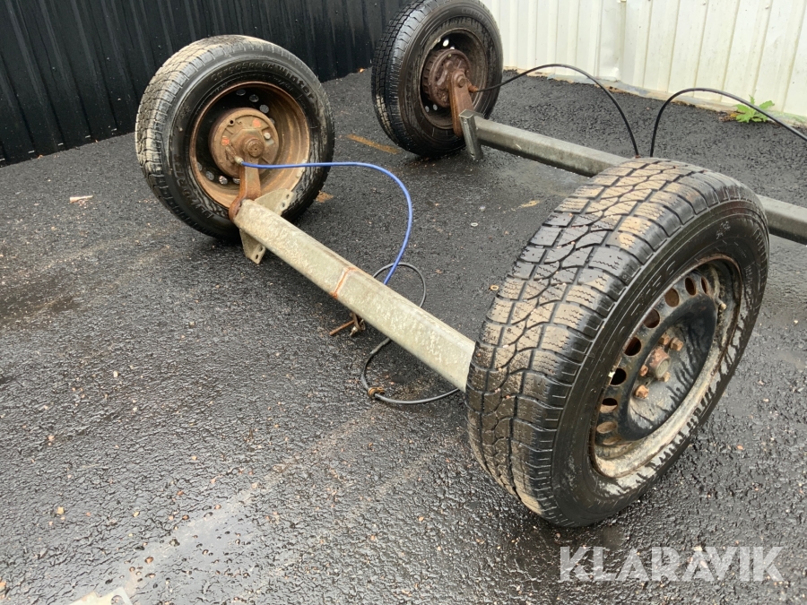 Bromsade släpvagnsaxel 1st