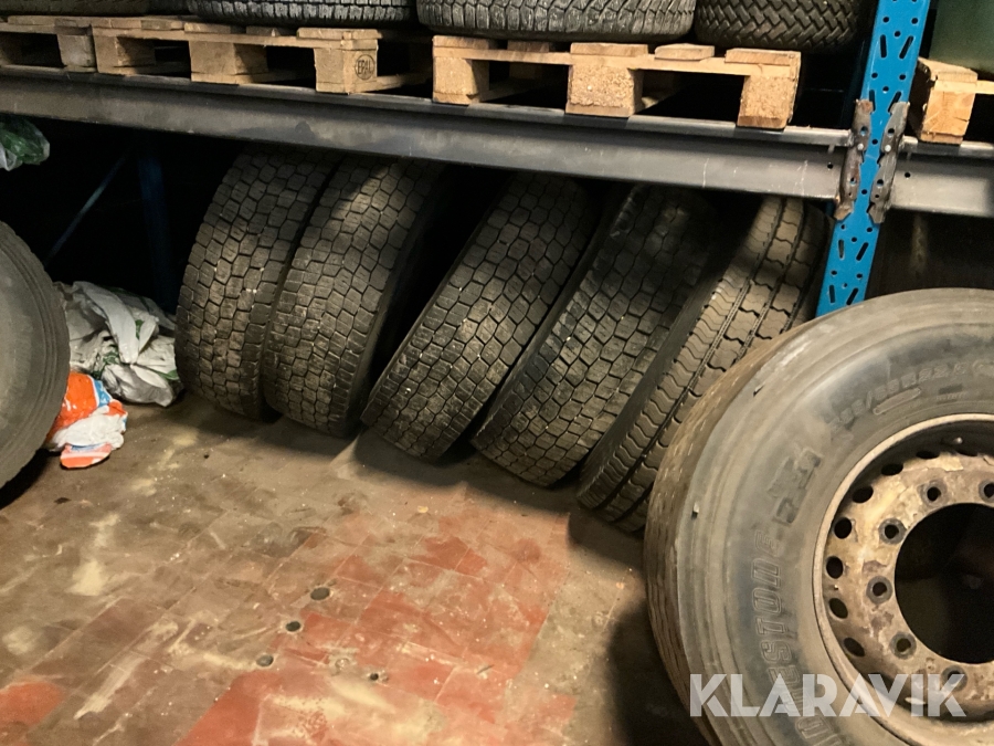 Däck med fälg 9 st