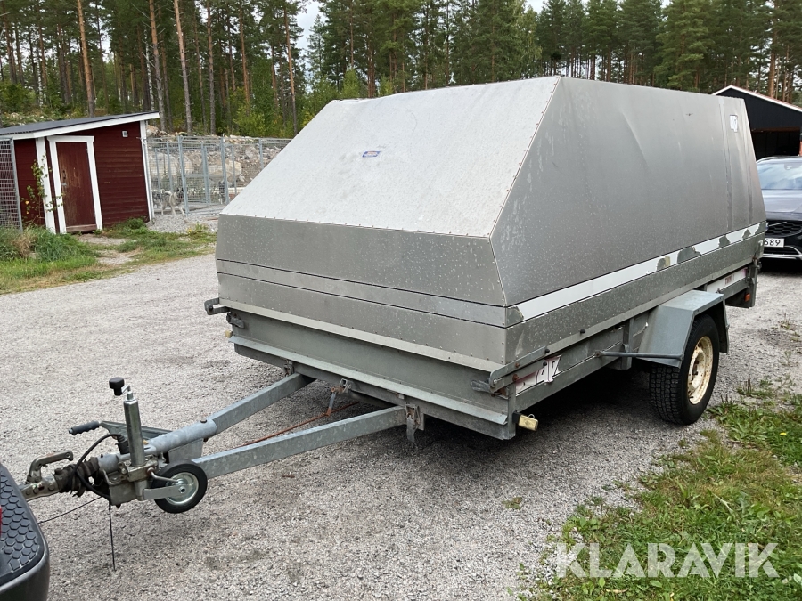 Personbilssläp Tiab 3313T Twin med kåpa