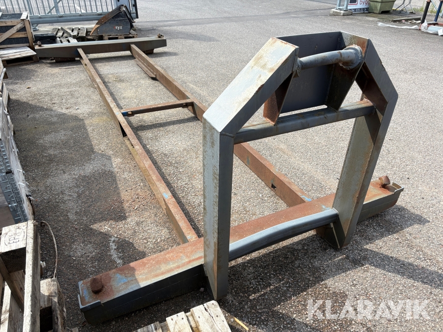 Lastväxlarram med containerfäste