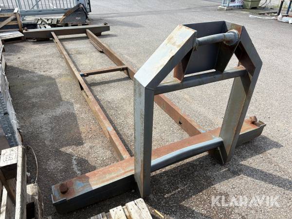 Lastväxlarram med containerfäste