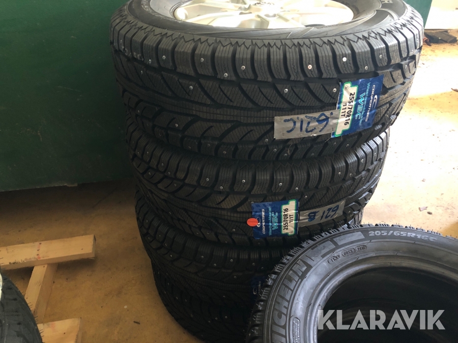 Däck med dubb och fälg Cooper 255/70R16 4 stycken helt nya
