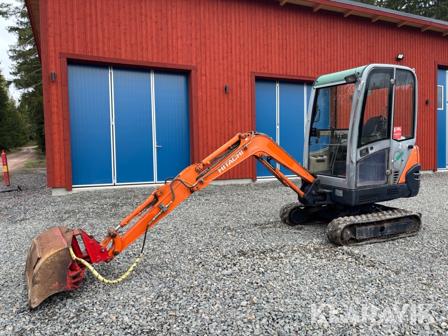 Grävmaskin Zaxis ZX18 med kärra och skopor