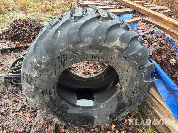 Nytt däck United 700/45-22.5