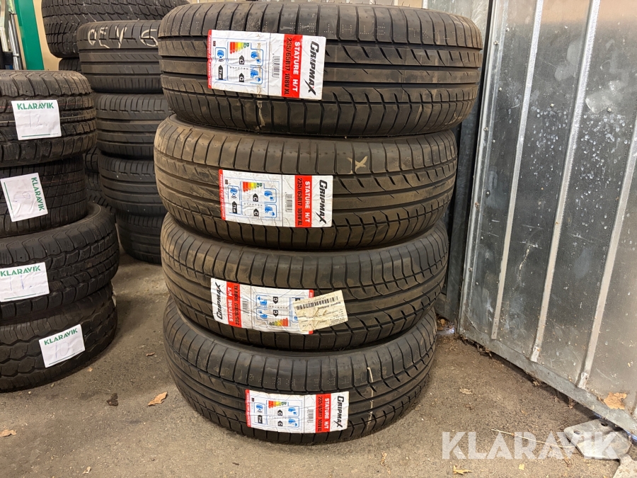 Däck Gripmax Stature 235/65R17  4st 