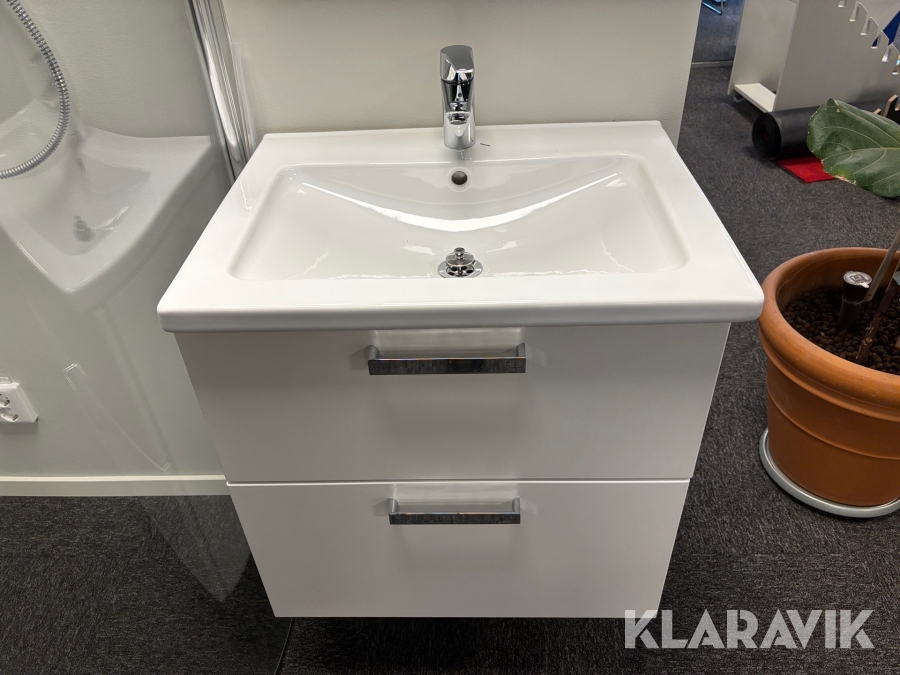 Kommod samt spegelskåp Vedum