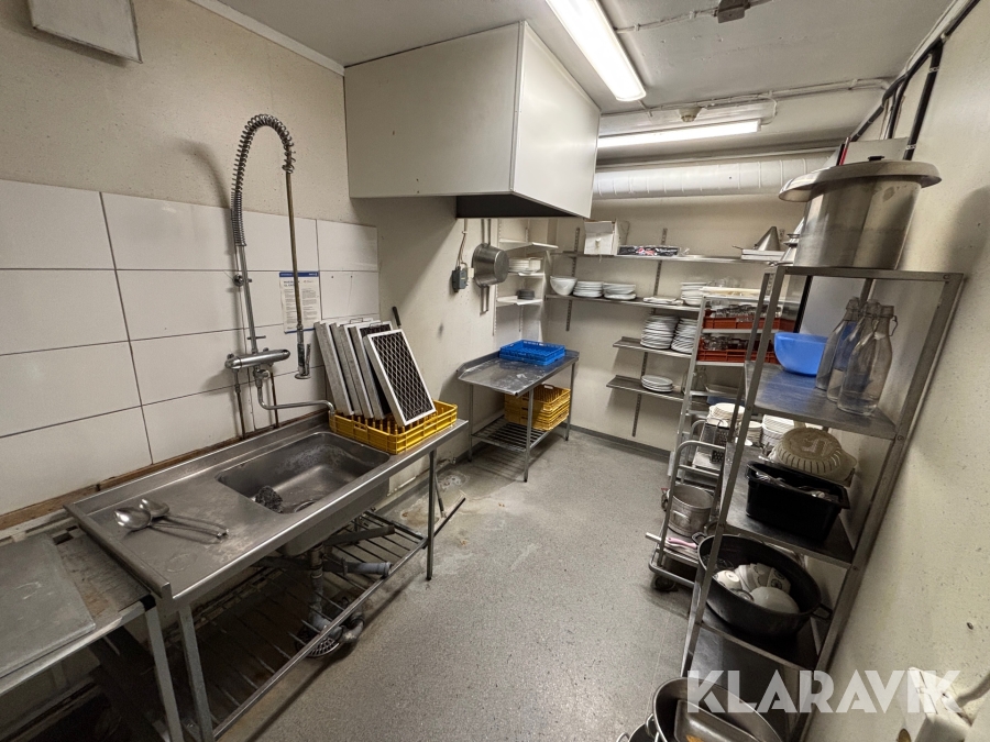 Storköksutrustning med inventarier